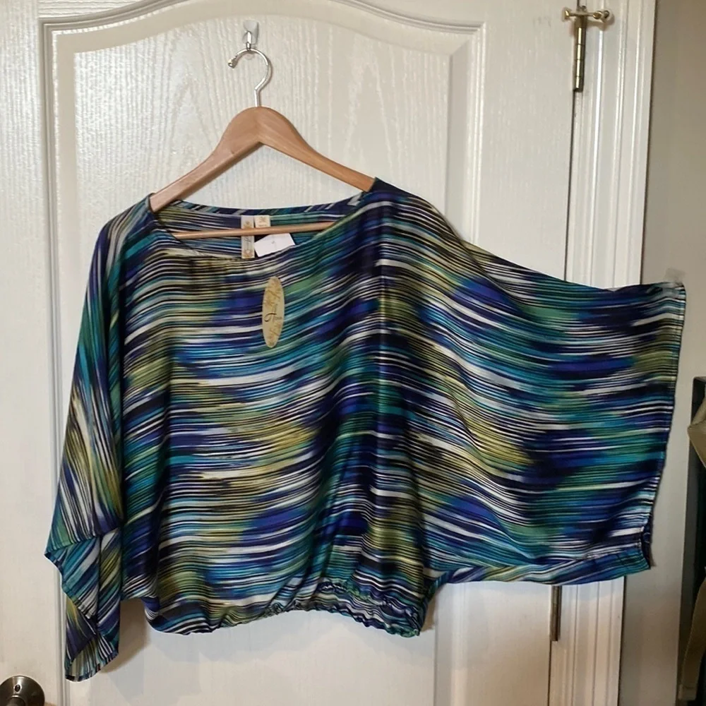 ADiva Women’s size M Poncho elastic hem top